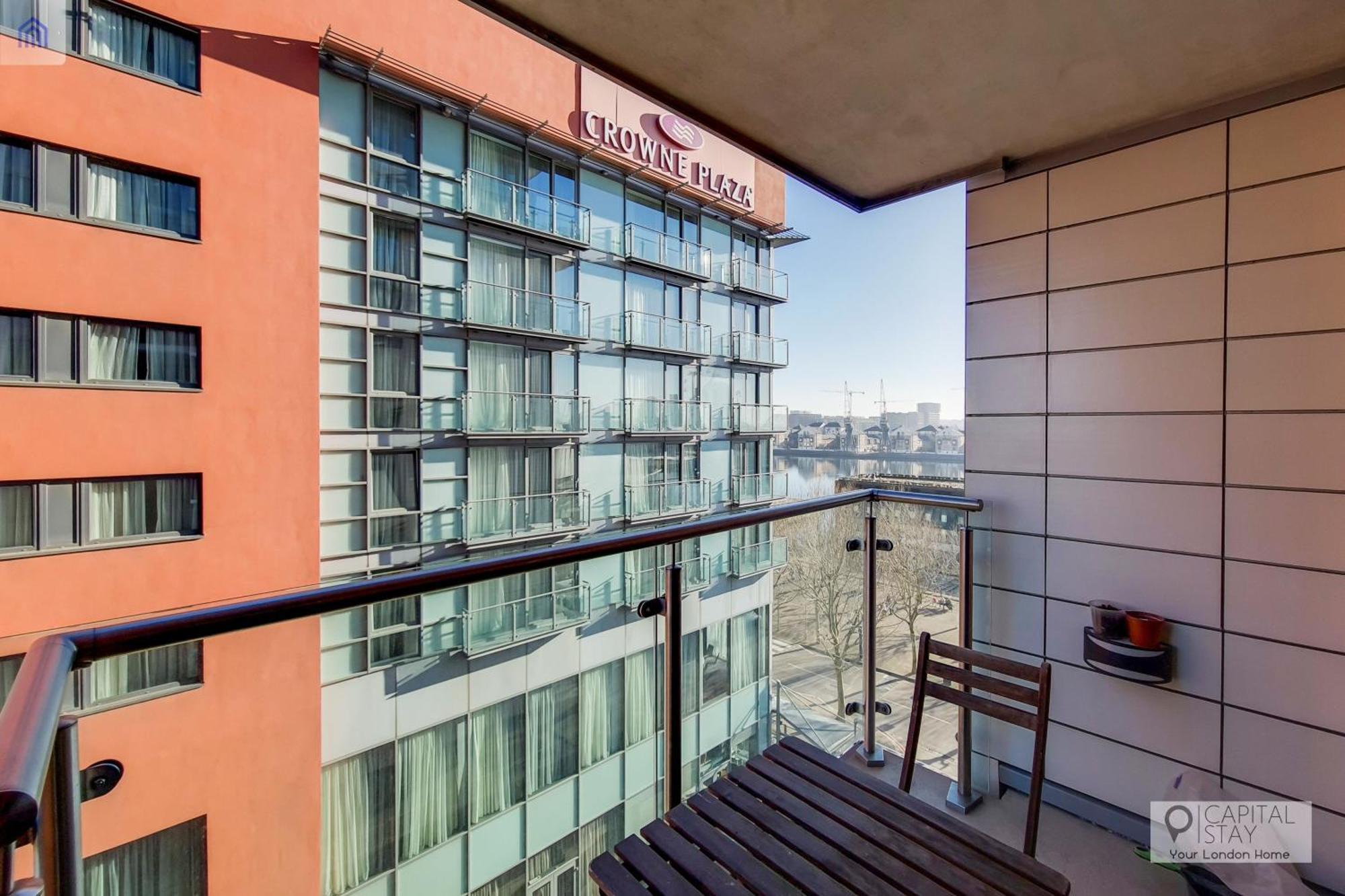 Free Parking - Stylish Three Bedroom By Excel * Londra